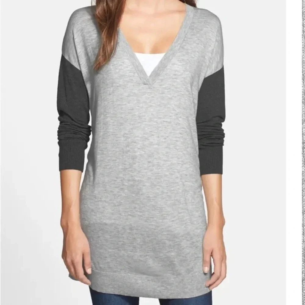 Halogen V-Neck‎ Back Zip Tunic Gray&Black Sweater